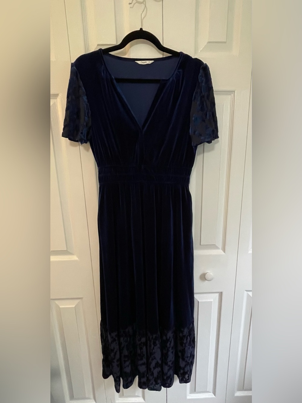 Simple Midnight Blue Velvet Midi Dress